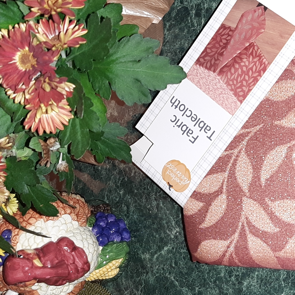 🍂🍁🍂Fabric Tablecloth- Beautiful! Rust with Gold Leaves 52" x 70"🍂 🍁🍂